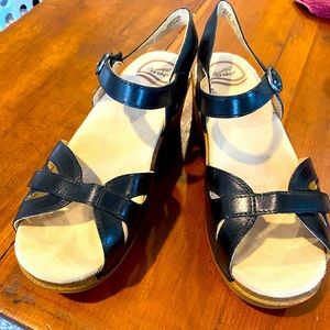 Dansko Season sandals 38 black EUC